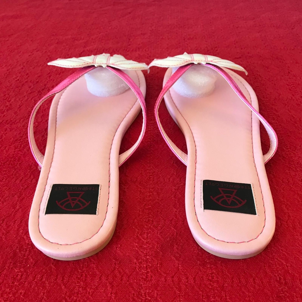 Stylish Pink Bat Design Women's Sandals - Picture 7 of 10